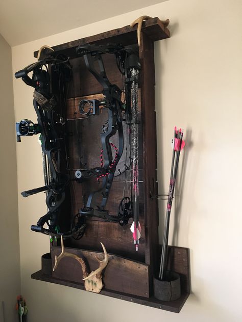 Compound Bow Wall Mount, Bow Rack Archery Diy, Bow Hanger Diy, Compound Bow Rack, Compound Bow Holder, Turkey Hunting Decor, Hunting Room Design, Bow Mount, Baseball Theme Room