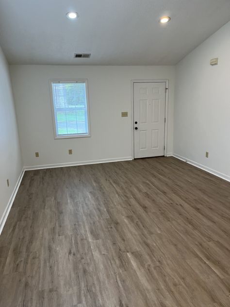 931 Oak St Apartment Unit 931 - Mooresville, NC | ForRent.com Empty Apartment Aesthetic, Apartment Empty, Empty Apartment, Low Income Apartments, Rent Studio, North Carolina Homes, Apartment Aesthetic, Hd Videos, Luxury Rentals