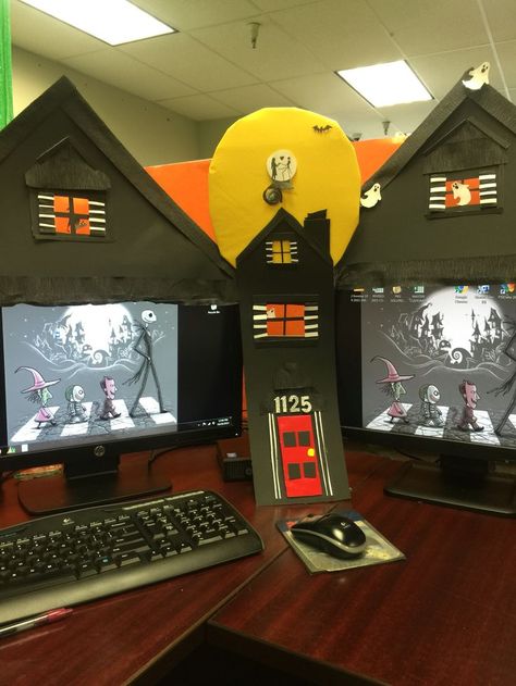 Nightmares Before Christmas! Office Decorations Cubical Ideas, Halloween Cubicle, Outdoor Witch, Christmas Desk, Best Group Halloween Costumes, Office Halloween Decorations, Office Halloween, Halloween Office, Cubicle Decor Office