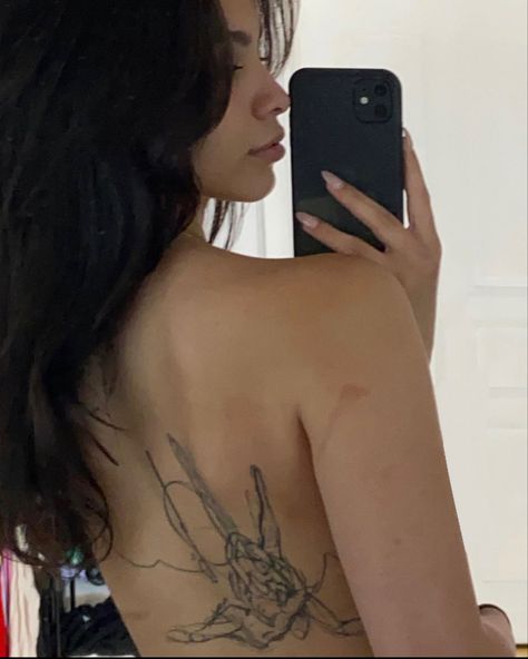 Mid Back Tattoo, Outfits Asian, Viral Aesthetic, Chanel Lipstick, Workout Inspo, Coquette Style, Outfit Vintage, Back Tattoo Women, Elegant Tattoos