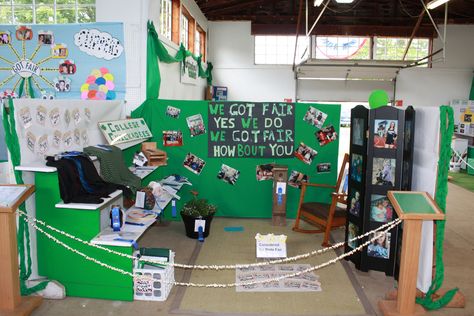 Linn County Fair Club Booth Winners Each year at the Linn County Fair 4-H Clubs decorate their display booths according to a theme.  This year’s fair theme was “Got Fair?”. Those clubs winning hono… Booth Activities, Club Booth, County Fair Projects, 4h Fair, 4 H Club, Fair Theme, School Fair, Busy Beaver, Booth Decor