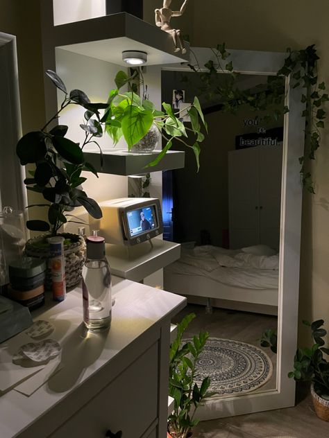 R&b Room Aesthetic, Bedroom Plants And Greenery Ideas, Greenery Bedroom Ideas, Room Inspo Mirror, Sage Green And Black Bedroom, Plant Apartment Aesthetic, Room Inspo Green, Nature Room Aesthetic, Plant Decor Bedroom