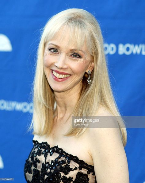 Actress Shelley Long arrives at A Must-See TV Tribute on July 9, 2004... News Photo - Getty Images Shelly Long, Shelley Long, Long Photos, Troop Beverly Hills, Longest Marriage, Richest Celebrities, The Hollywood Bowl, Younger Skin, Elizabeth Hurley