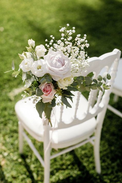 Bride Chair, Wedding Tips And Tricks, Grass Is Greener, Wedding Chair Decorations, Florals Wedding, Reception Chair, Wedding Chairs, Chair Decorations, Smile On