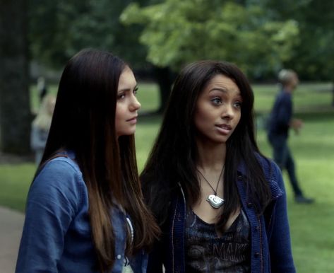 Elena And Bonnie, Bonnie And Elena, Tvd Aesthetic, Vampire Diaries Outfits, Kat Graham, Bonnie Bennett, Elena Gilbert, The Vampire Diaries, Fashion Tv