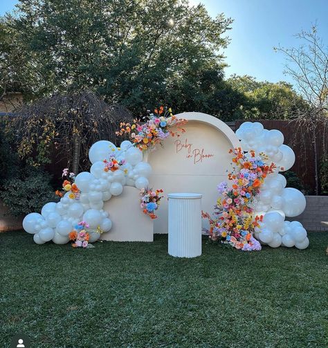 Baby In Bloom Backdrop, Gender Reveal Party Ideas, Reveal Party Ideas, Gender Reveal Baby Shower Themes, Classy Baby Shower, Baby Shower Theme Decorations, Wildflower Baby Shower, Baby In Bloom, Baby Gender Reveal Party