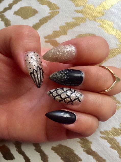 Halloween Mermaid Nails, Goth Beach Nails, Dark Mermaid Nails, Gothic Mermaid Nails, Mermaid Nails Design, Dark Siren Aesthetic Nails, Goth Mermaid, Nails Design Fall, Gothic Mermaid