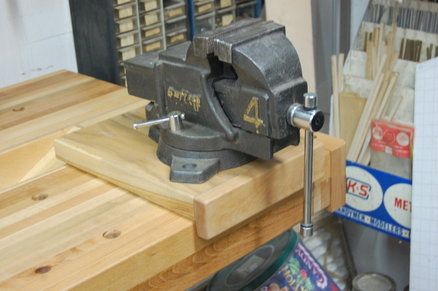 Workbench Vise Mount Ideas, Vice Mounting Ideas, Bench Vice Mounting Ideas, Bench Vise Mount Ideas, Vise Mounting Ideas, Garage Workbench Ideas, Workbench On Wheels, Workbench Vice, Workbench Vise