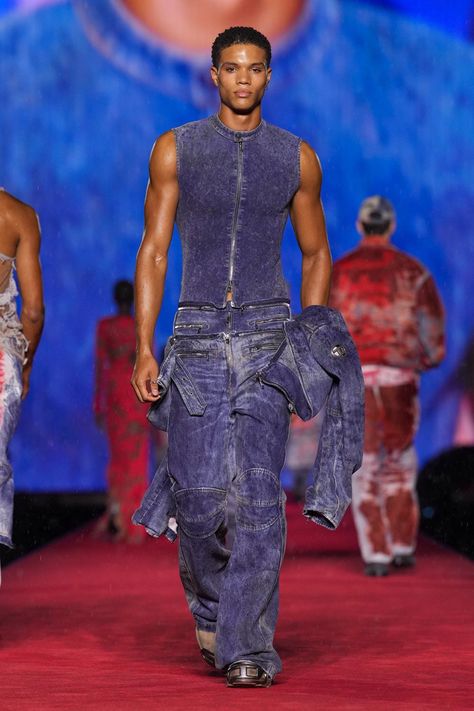 Queer Fashion Feminine, Denim Outfit Men, Football Poses, Diesel Clothing, Denim Fashion Women, Queer Fashion, Spring Summer 2024, Models Off Duty, Model Life