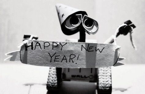 Yay! Happy New Year!!!!!!!!!!!! Walle Y Eva, Wall E Eve, An Nou Fericit, Android Theme, Disney Wall, Wall E, Love Wall, Disney Studios, Holiday Inspiration