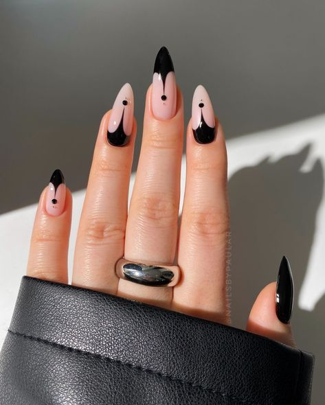 30 Trendy Gel Nail Art to Inspire You The Riddler Nails, Round Long Nails, Spooky Halloween Designs, Horror Nails, Long Almond, Luxury Press On Nails, French Pink, Cleansing Pads, Popular Nail Designs