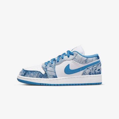 Release Date : April 22, 2022 Air Jordan 1 Low GS « Washed Denim » #nike #jordan #sneakers Nike Jordan 1 Low, King Shoes, Nike Air Jordan 1 Low, Jordan 1 Low, Air Jordan 1 Low, Latest Sneakers, Nike Cortez Sneaker, Nike Jordan, Air Jordan