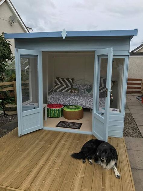 Casa In Pallet, Dog Relaxing, Summer House Interiors, Outdoor Dog House, Dog House Plans, Cool Dog Houses, Summer House Garden, Dog Spaces, Dog House Diy