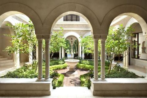 Italian Style Villa Atrium Garden, Italian Courtyard, Courtyard House Plans, Courtyard Design, Tuscan Design, Casa Patio, Casas Coloniales, Hacienda Style, Spanish Style Homes