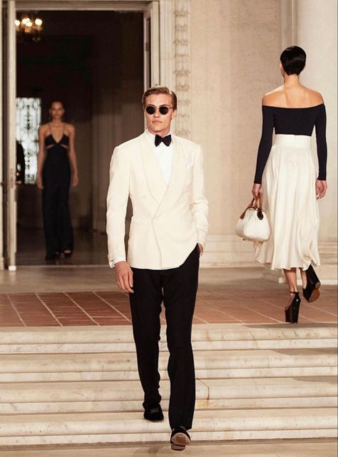 Mens Casual Wedding Attire, Dapper Suits, White Tux, Mens Casual Suits, Vintage Tuxedo, Ralph Lauren Suits, Wedding Tux, Lucky Blue Smith, Model Runway