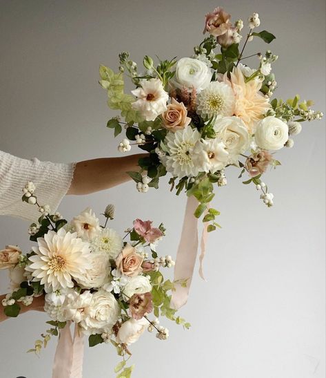 Wedding Bouquets Muted Colors, Wedding Floral Fall, Flower Arrangements Neutral, Muted Bridal Bouquet, Neutral Spring Wedding Flowers, Sophisticated Wedding Flowers, Wedding Bouquets November, Late Summer Wedding Flowers, Neutral Bouquet Wedding