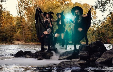 Coven Photography, Witches Photoshoot, Coven Photoshoot, Goth Photoshoot, Spooky Photography, Witchy Photoshoot, Halloween Portraits, Spooky Shoot, Spooky Photoshoot