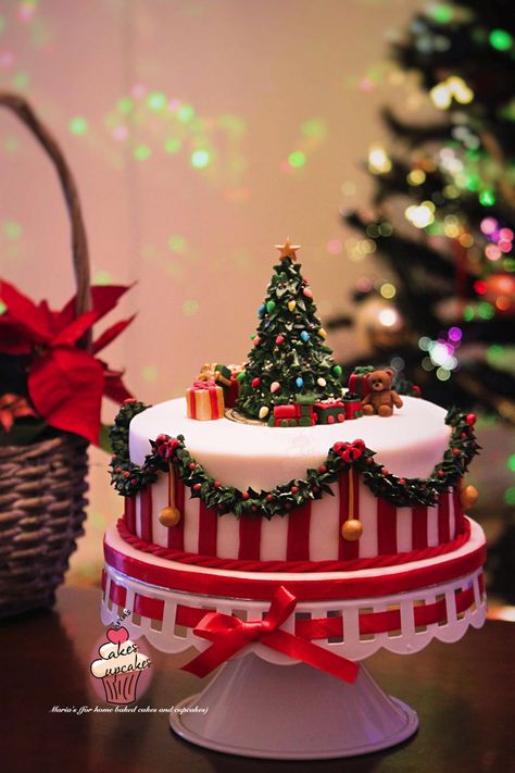 Modern Christmas Cake, Rich Fruit Cake, Christmas Cake Ideas, Christmas Themed Cake, Christmas Cake Designs, Bakery Decor, Christmas Cake Topper, New Year's Cake, Ginger Cake