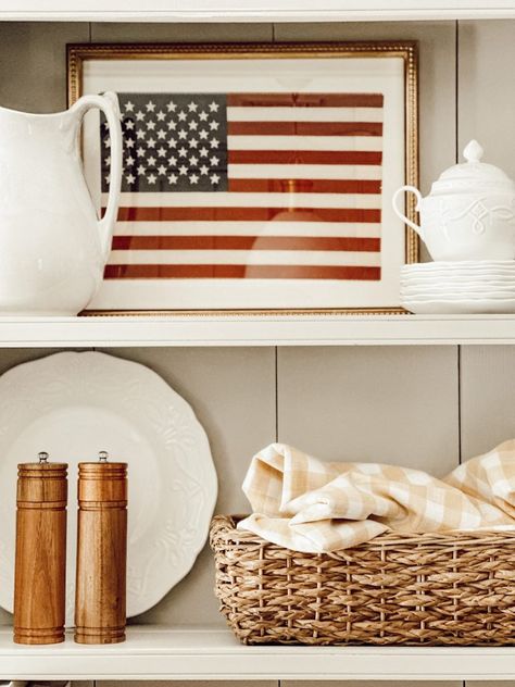 Flag Frame Display, Modern Americana Decor, Flag Display Ideas, Diy American Flag, Flags Crafts, Framed American Flag, American Flag Wall Decor, Americana Home Decor, American Flag Wall Art