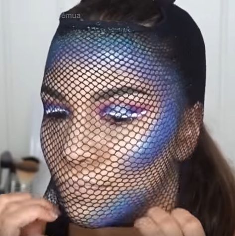 Fishnet Scales Makeup, Fishnet Makeup Mermaid, Mermaid Scale Makeup, Fish Scale Makeup, Fishnet Makeup, Salmon Mermaid, Vaporeon Cosplay, Hannah Mermaid, Mermaid Inspired Hair