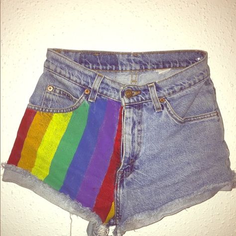 Women’s Pride Outfit, Pride Festival Outfit Ideas Casual, Rainbow Shorts Outfit, Pride Outfits Plus Size, Simple Pride Outfit Ideas, Pride Jeans Diy, Pride Clothes Aesthetic, Pride Clothing Ideas, Rainbow Pride Outfit