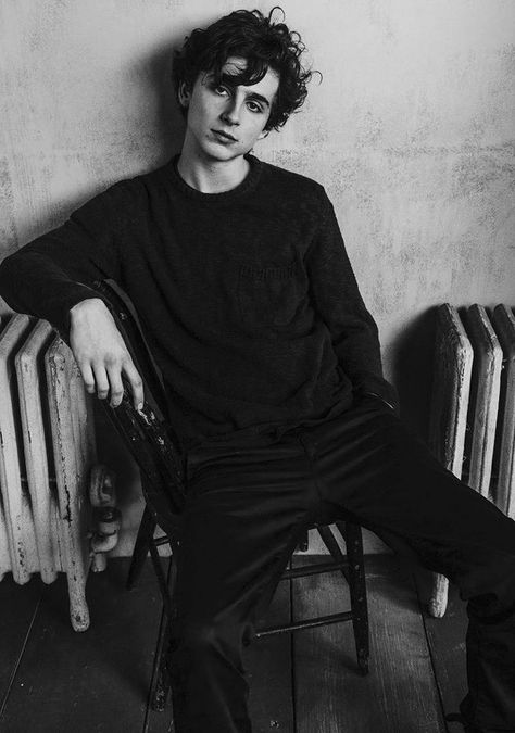 Paris Street Style Men, Uwu Face, Sherlock Drawing, Timothee Chalamet Wallpaper, Chalamet Timothee, Sherlock Moriarty, Actor Studio, Rose Depp, Timmy T