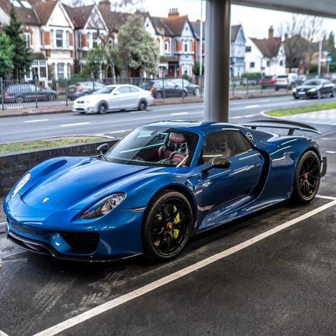 Cars Blue Aesthetic, Blue Truck Aesthetic, Spyder Porsche, Blue Porsche, Expensive Car, Porsche 918 Spyder, Porsche Carrera Gt, Car Deco, Porsche 935