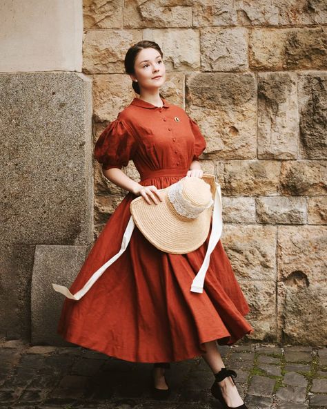 Photo shared by VINTAGE SOUL | SHIRIN ALTSOHN on June 21, 2020 tagging @misspatina, and @littlewomenatelier. Image may contain: 1 person, standing and child Outfits Retro, Beautiful Summer Dresses, Vintage Soul, Style Inspiration Spring, Movie Character, Historical Dresses, 50s Fashion, Fashion Seasons, Mode Vintage