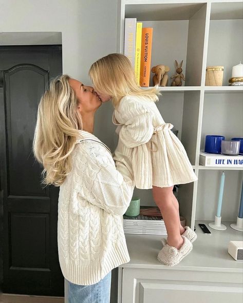 Mother Goals, Mom And Kids, Blonde Babies, Nutrition Branding, Future Mommy, Moms Goals, Mommy Daughter, Future Mom, Future Lifestyle