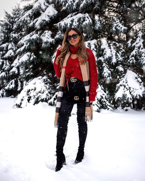 Maria Vizuete, Red Sweater Outfit, Christmas Fashion Outfits, Winter White Outfit, Mia Mia Mine, Colorado Outfits, Mia Mia, Cutout Sweater, Christmas Outfits Women