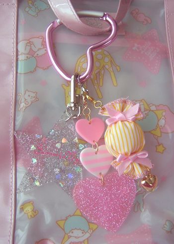 source info lost :( Kawaii Jewelry, Pastel Fashion, Cute Polymer Clay, Kawaii Accessories, Diy Resin Crafts, Cute Keychain, Girly Jewelry, Polymer Clay Crafts, Cute Crafts