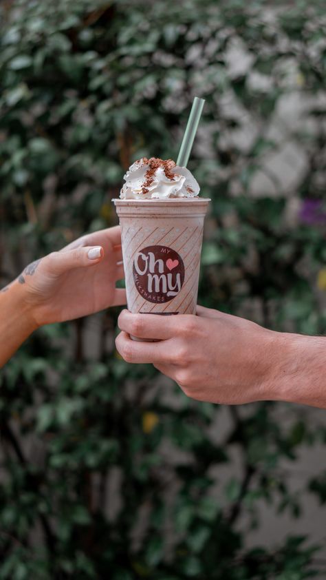 AMO ❤️ MILKSHAKES #lojamilkshake Milk Shake Photography, Milkshake Branding, Milkshake Photoshoot, Milkshake Photography, Kids Milkshake, Mint Milkshake, Milkshake Drink, Mango Milkshake, Ice Cream Photography