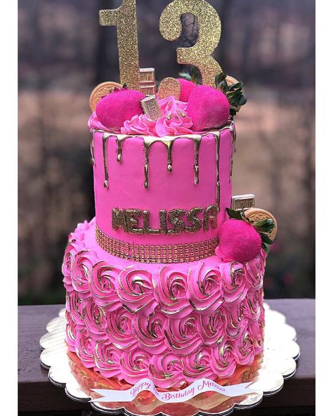 Pretty in Pink for a 13th Bday 💕✨ 13th Birthday Cake Ideas, Birthday Cake 13, 13th Birthday Cake, Roblox Birthday Cake, Birthday Cake Roses, 13 Birthday Cake, 13 Birthday, Sweet 16 Birthday Cake, Sweet 16 Cakes