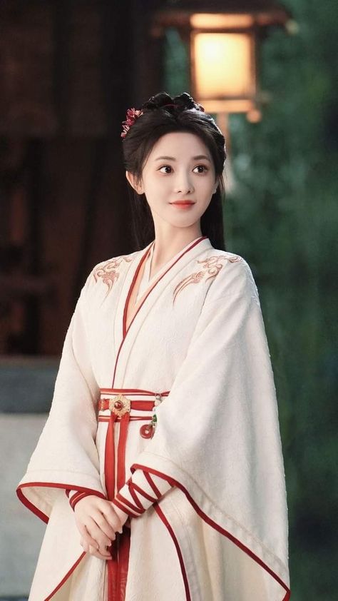 The King's Woman, Traditional Asian Dress, Chinese Traditional Costume, Fashion Design Books, Hanfu Traditional, Hanfu Dress, Costume Drama, Period Costumes, Warrior Princess