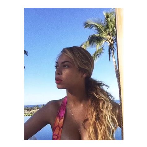 Beyoncé Has Blessed Us With More Photos From Her Hawaiian Vacation August Pictures, Beyonce Coachella, Beyonce Pictures, Coachella 2015, Beyonce Outfits, Beyonce Knowles Carter, Beyonce Style, Beyoncé Giselle Knowles-carter, Beyoncé Giselle Knowles