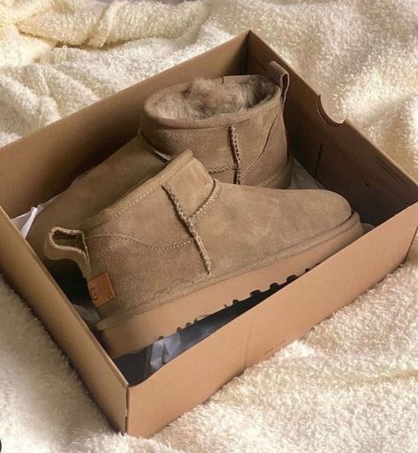 Ultra Mini Ugg, Ugg Ultra Mini, Ugg Mini, Shoe Inspo, Aesthetic Shoes, Swag Shoes, Fur Boots, Fall Shoes, Pretty Shoes