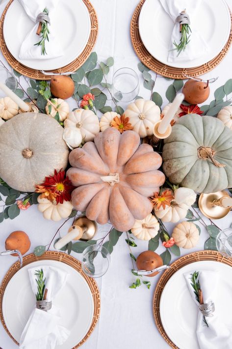 Thanksgiving Lunch Decor, Thanksgiving Decor Aesthetic, Whimsical Thanksgiving, Thanksgiving Table Settings Centerpieces, Autumn Fireplace, Tablescape Thanksgiving, Thanksgiving Table Settings Diy, Heirloom Pumpkins, Thanksgiving Tablescape