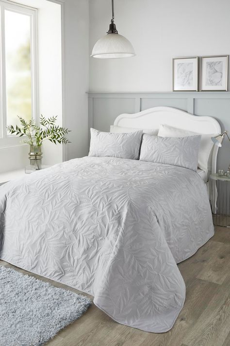 Created using the latest technology to create a 3 dimensional effect, this plain dyed bedding set has been produced on a soft touch microfiber fabric that will look great in any contemporary bedroom. Machine washable. 100% Polyester. Quilted Bedspreads, Garden Bedding, Duvet Bedding, Cotton Duvet Cover, Contemporary Bedroom, Tk Maxx, Bed Duvet Covers, Duvet Sets, Modular Sofa