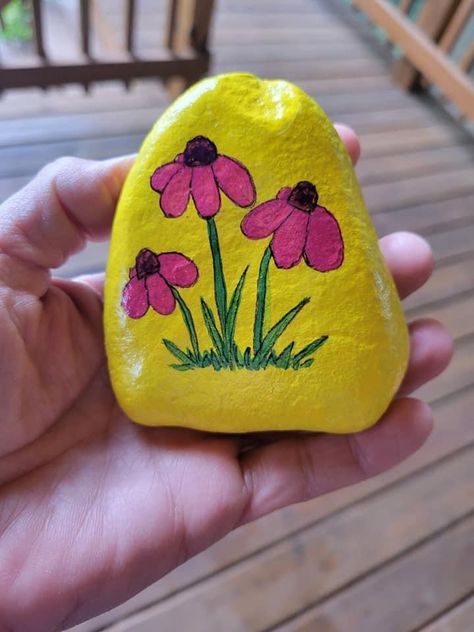 Painted Rocks For Spring, Easy Spring Rock Painting Ideas, Painted Rocks Ideas Easy Flowers, Painted Rocks Ideas For Spring, Spring Painted Rocks, Spring Rock Painting Ideas, Flower Rock Painting Ideas, Flower Painted Rocks, 4x4 Pictures