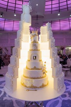 🎂🎂🎂🍰🍰🍰20+Beautiful Pearl Wedding Cakes for Your Wedding🎂🎂🎂🍰🍰 Pearl Wedding Cakes, Huge Wedding Cakes, Wedding Cake Designs Elegant, Fancy Wedding Cakes, Extravagant Wedding Cakes, Big Wedding Cakes, Creative Wedding Cakes, The Key To Happiness, Wedding Cake Pictures