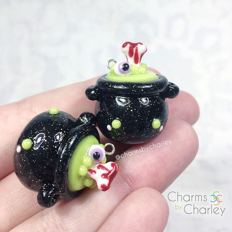 Marissa C. Clay Crafts on Instagram: “Today I have some witch cauldrons containing a creepy bubbly brew! The brew also slightly glows in the dark as I mixed in some glow in the…” Halloween Polymer Clay Ideas, Polymer Clay Ideas, Halloween Polymer Clay, Witches Cauldron, Clay Figures, Clay Ideas, Clay Crafts, In The Dark, Glow In The Dark