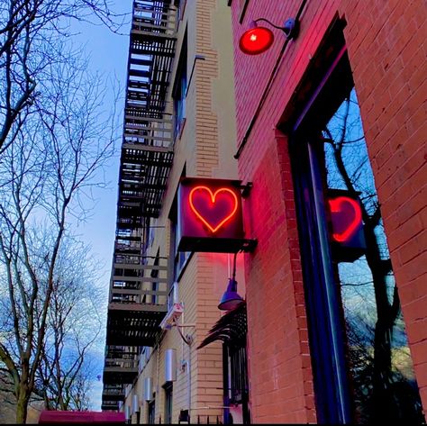 I Heart Nyc Spiderman, I Love New York Aesthetic, City Heart Aesthetic, I Heart Nyc Aesthetic, Heart City Lights, Love Is Everywhere, Pic Aesthetic, Ig Pics, New York Aesthetic