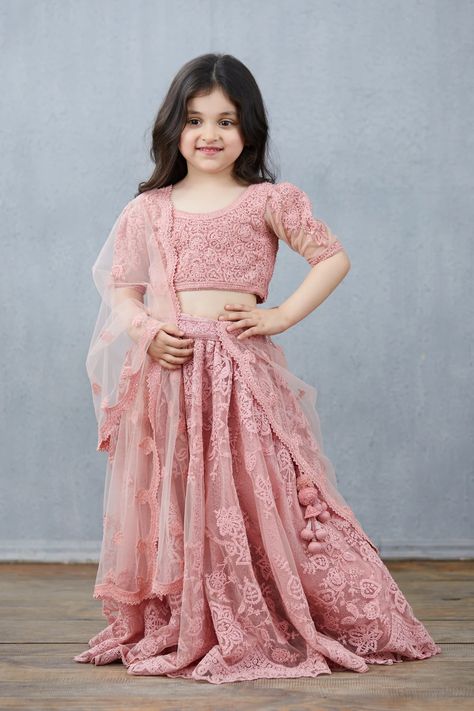 Kids Lengha Choli, Choli Style, Pakistani Kids Dresses, Indian Dresses For Kids, Dressing Design, Kids Party Wear Dresses, Kids Ethnic Wear, Kids Dress Collection, Baby Shopping