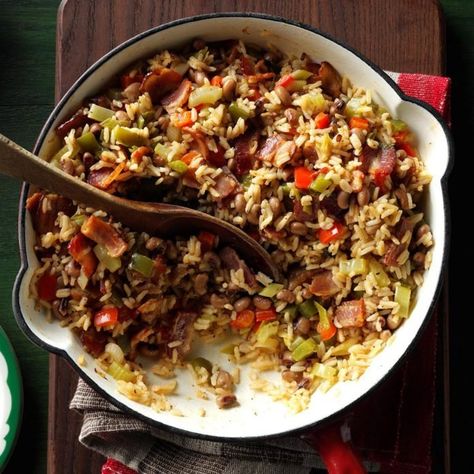 Southern Hoppin John Recipe, Hoppin John Recipe, Hoppin John, New Years Eve Food, Comfort Food Southern, New Year's Food, Southern Cooking, Chicken And Dumplings, Garlic Chicken