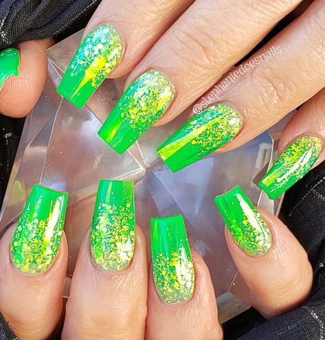 Neon Green With Glitter Nails, Neon Green Sparkle Nails, Neon Green Glitter Nails, Lime Green Nail Ideas, Bright Green Nails Acrylic, Neon Nails With Glitter, Neon Green Nails Acrylic, Pink And Lime Green Nails, Neon Green Summer Nails