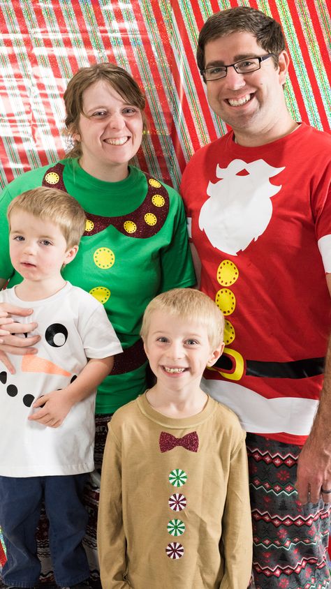 DIY Christmas Shirt Ideas - Santa, Elf, Gingerbread Man, and Snowman! Diy Christmas Shirt, Shirts With Cricut, Christmas Shirt Ideas, Space Template, Diy Christmas Shirts, Twin Day, Expressions Vinyl, Snowman Shirt, Christmas Program