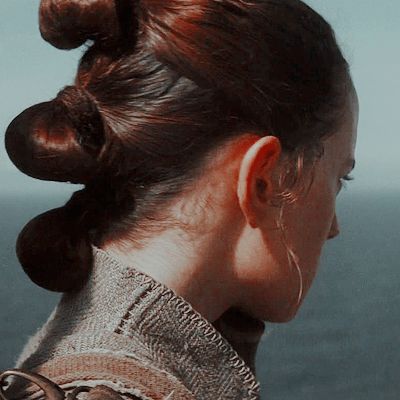 Rey Skywalker Hair, Rey Skywalker Aesthetic, Rey Star Wars Hair, Rey Hairstyle, Starwars Hairstyles, Rey Icon, Rey Palpatine, Daisy Ridley Star Wars, Star Wars Makeup