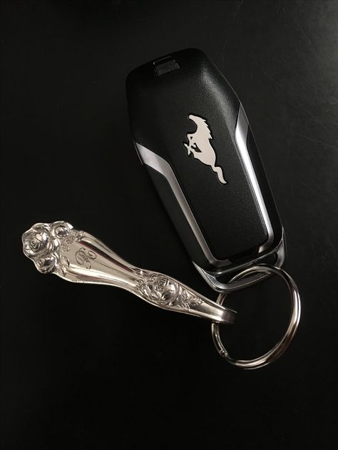 My Car Aesthetic, Aesthetic Car Keys, Car Keys Aesthetic, Keys Aesthetic, Mustang Accessories, Skins Aesthetic, Mustang Girl, Rich Cars, Mustang Wallpaper