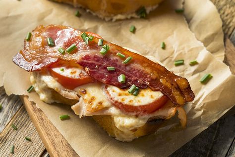 Hot Brown Recipe, Open Face Turkey Sandwich, Hot Brown Sandwich, Kentucky Hot Brown Sandwich, Kentucky Recipes, Brown Sandwich, Kentucky Derby Recipes, Derby Recipe, Kentucky Derby Ideas