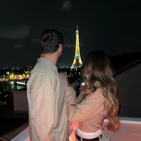 Paris With Boyfriend, Josh Allen, Braves Baseball, Year Of Dates, Romantic Date, Pitch Perfect, Hailee Steinfeld, Romantic Dates, Buffalo Bills